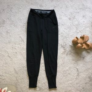 black nike joggers